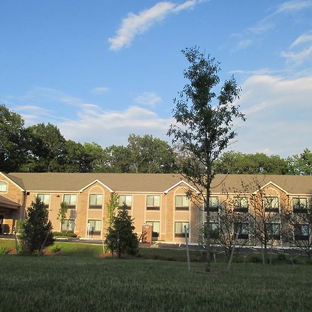 Red Carpet Inn And Suites Monmouth Junction Exterior photo