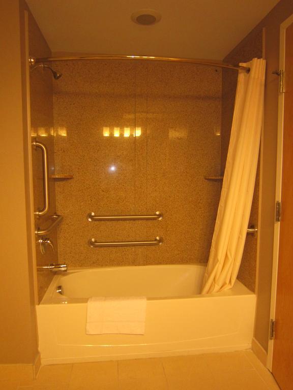 Red Carpet Inn And Suites Monmouth Junction Room photo